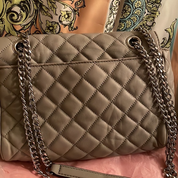 Michael Kors Grey Quilted Soft Leather Sholder Bag.Pristine Condition.⚠️FIRM⚠️ - Picture 13 of 15